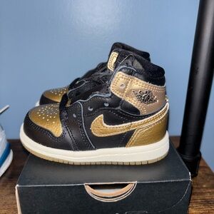 Jordan 1s Retro High OG toddler shoes